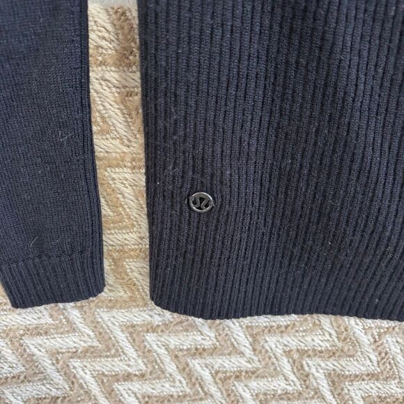 Lululemon Athletica Sweat and Savasana 100% Merino Wool Sweater Black Size 2 - Picture 9 of 9